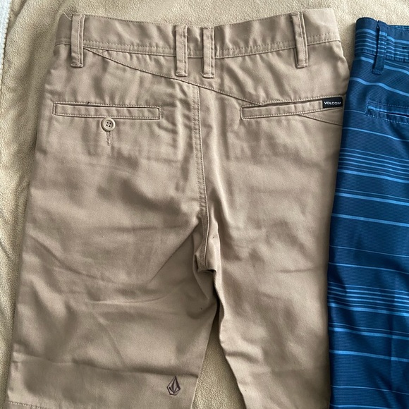 3 pairs of like new board shorts Volcom & RonJon! - Picture 7 of 16